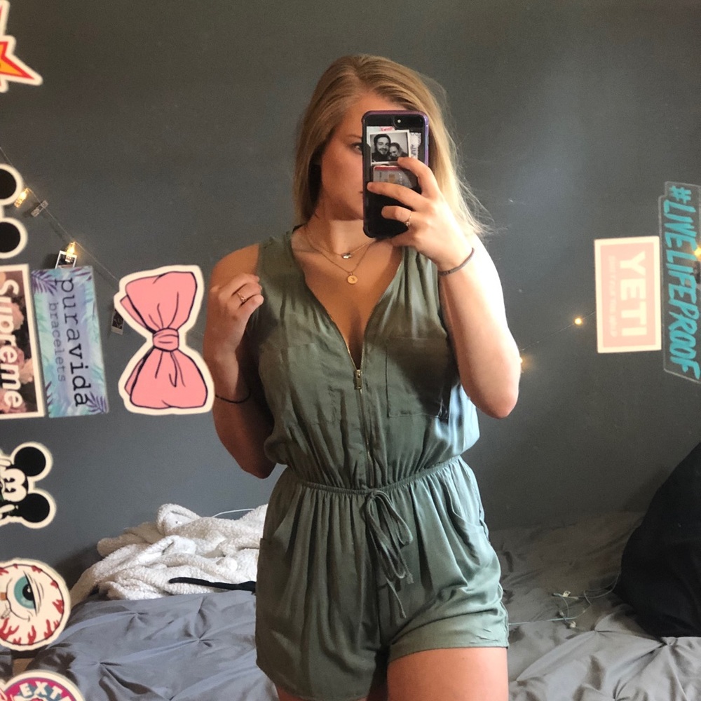 ‼️Rue 21 green romper with pockets‼️